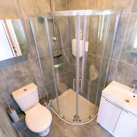 Comfortable, Stylish, 3 Bedroom Town House