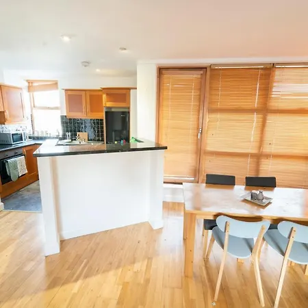Comfortable, Stylish, 3 Bedroom Town House Galway