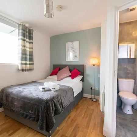 Comfortable, Stylish, 3 Bedroom Town House Galway