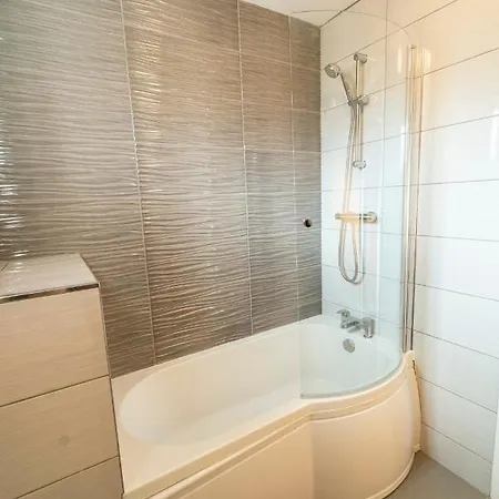 Apartment Comfortable, Stylish, 3 Bedroom Town House *
